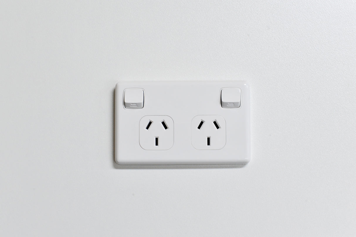 Mirror Cabinet power point, right hand side, Gold (White)