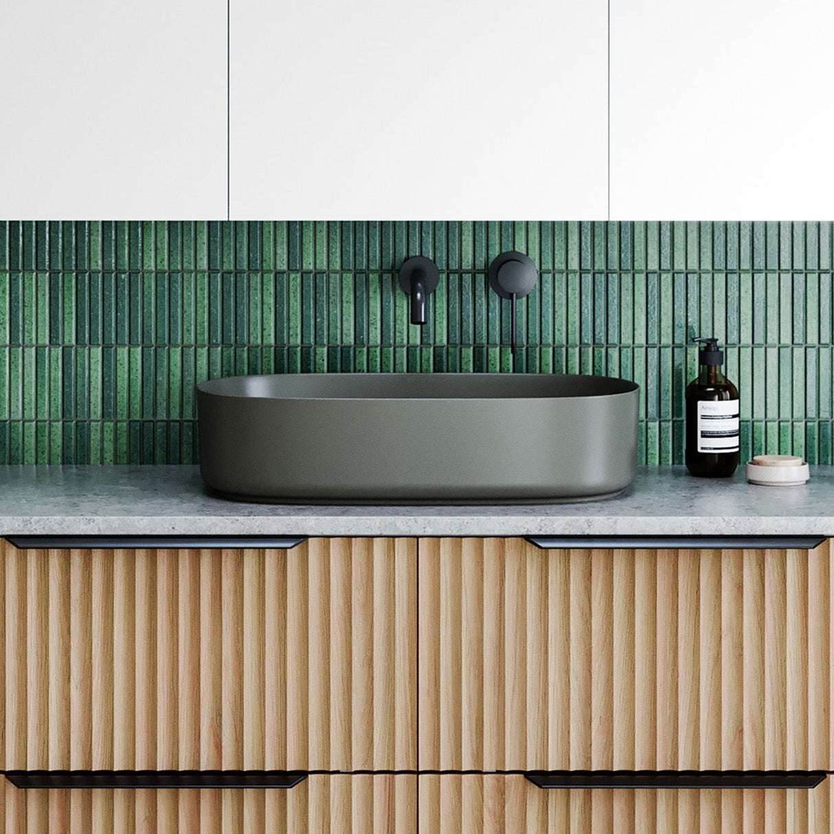 A lifestyle image of Timberline's Myrtle Basin 550mm Anthracite